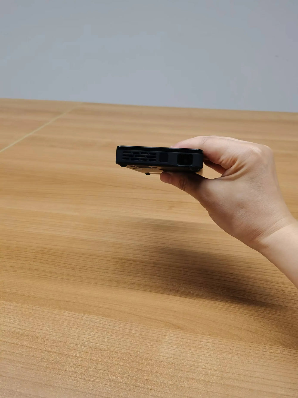 P09-II Mini DLP Smart Projector - 4K Support, WiFi, Battery Powered